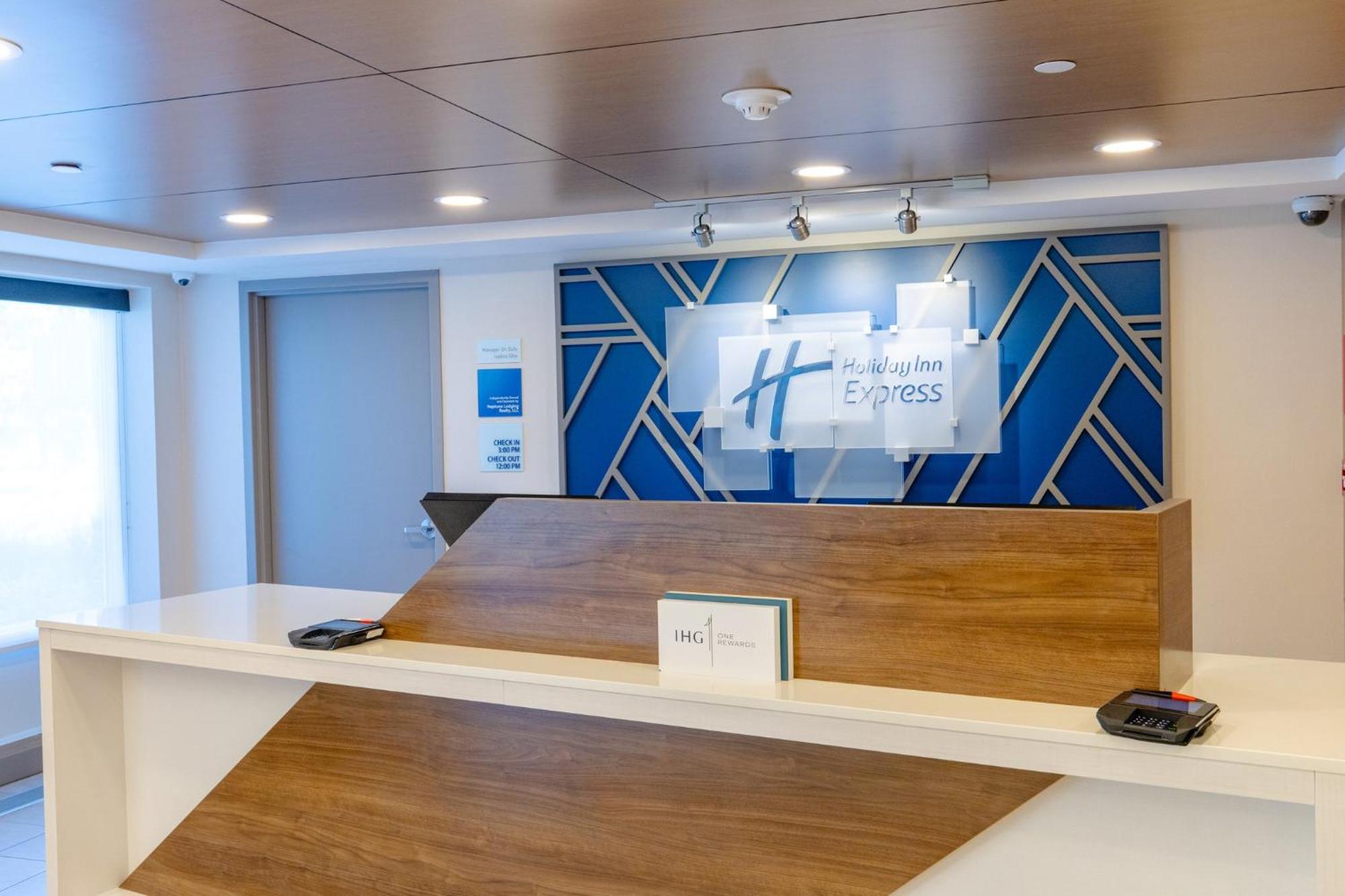 Holiday Inn Express - Neptune By Ihg Buitenkant foto